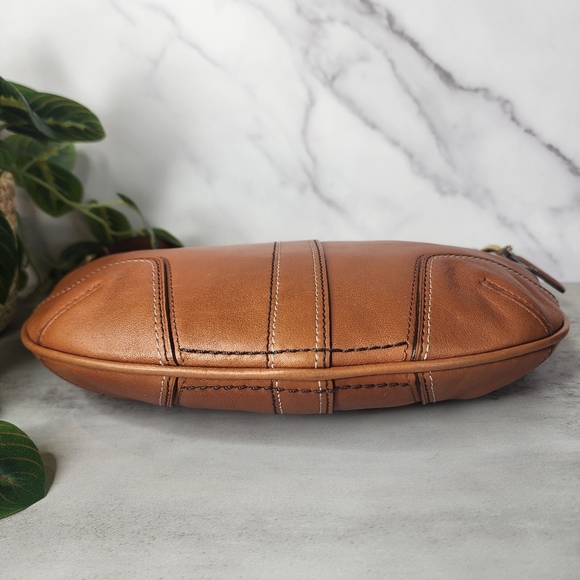 Coach Hampton Slim Hobo F0793-11372 - Picture 6 of 16